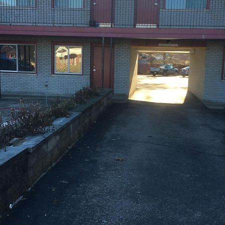 Dorchester Motel Farmington Hills Exterior photo